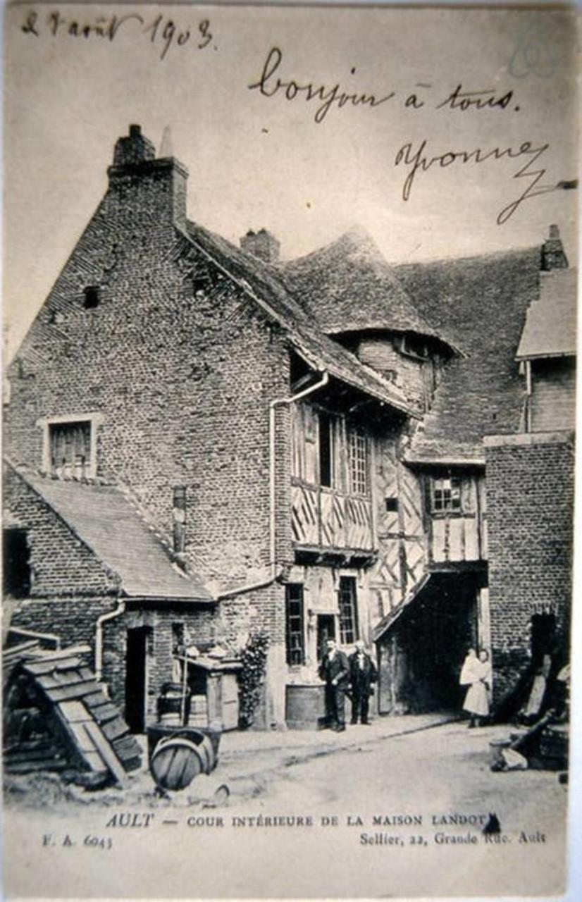 Aa13 - Le Victor Hugo - Sejour D'Exception Dans Un Appartement Historique Ault Esterno foto